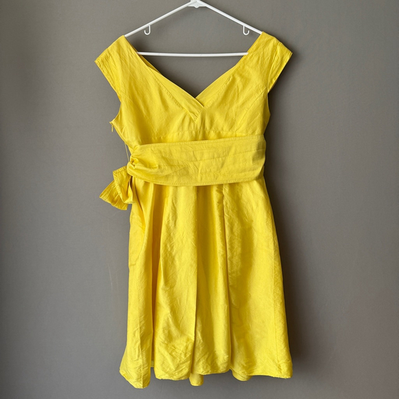 Tahari Arthur S.‎ Levine sz 10 yellow 100% silk faux wrap sun dress - Picture 8 of 10
